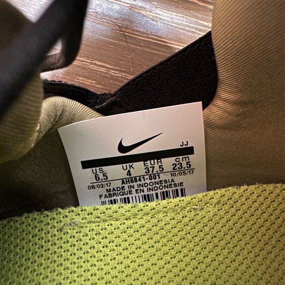 Women’s Nike Free RN Commuter Sneaker - Picture 11 of 11